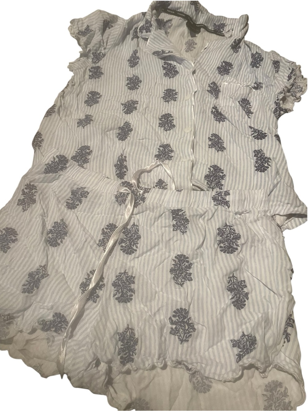 Tahari size large White and blue Floral Stripe pjs like new